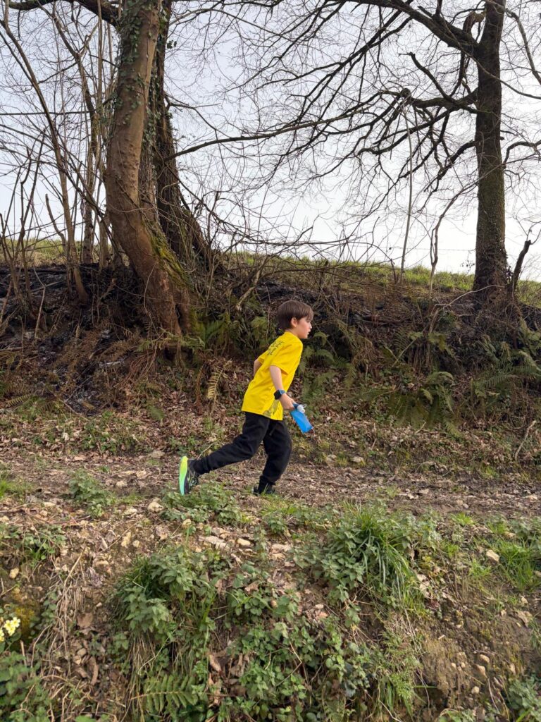 niño corriendo